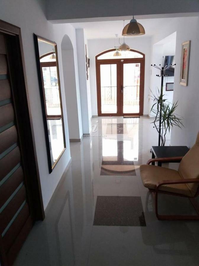 דירות Casa Adrian Două Mai מראה חיצוני תמונה